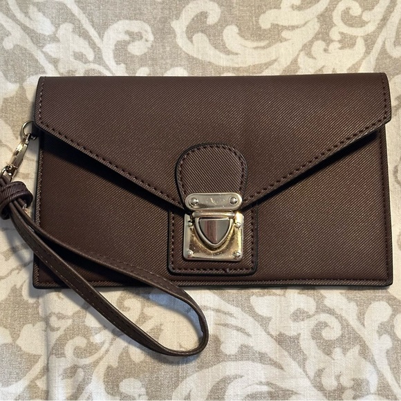 Unbranded Small Brown Faux Leather Wristlet Purse Wallet Gold Hardware Closure - Picture 2 of 12